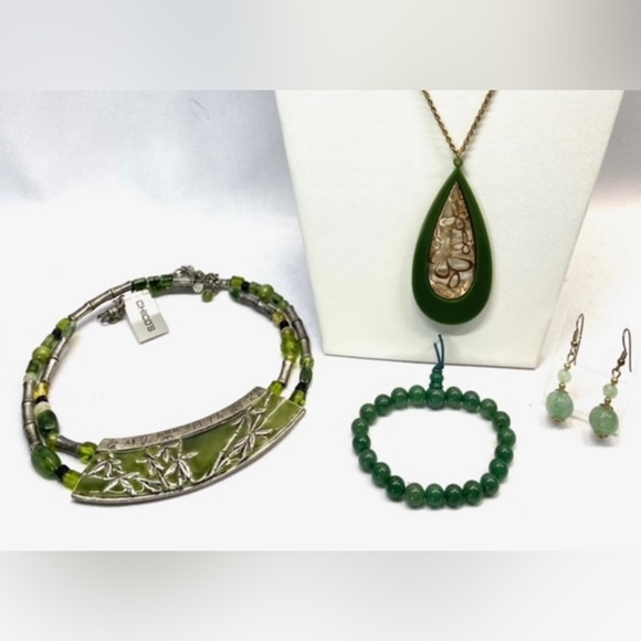 Asian Inspired Jewelry with Jade bundle Irish Green VTG EUC - Picture 1 of 4